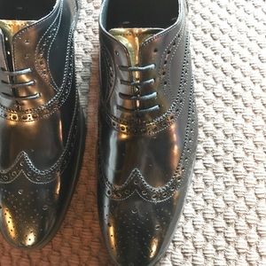 New w/o tags Zara black shoes w/gold tongue men